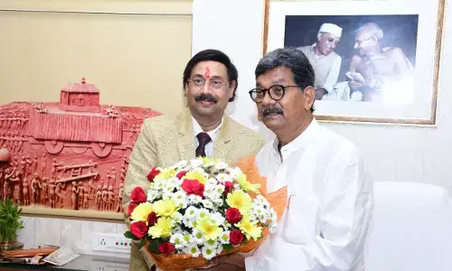 शर्मा विधानसभा के नए सचिव... विधानसभा स्पीकर डॉ. महंत की मौजूदगी में नए सचिव दिनेश शर्मा ने किया पदभार ग्रहण