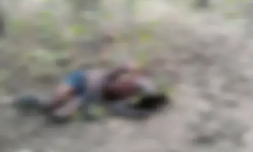 युवक की अर्धनग्न लाश: जंगल मे युवक का शव मिलने पर फैली सनसनी... पुलिस जांच में जुटी..
