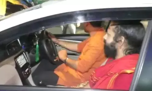 देखें वीडियो: आखिरकार कालीचरण की सेंट्रल जेल से हुई रिहाई, काली मंदिर में टेका माथा, दो दिन से मायूस होकर लौट रहे थे समर्थन