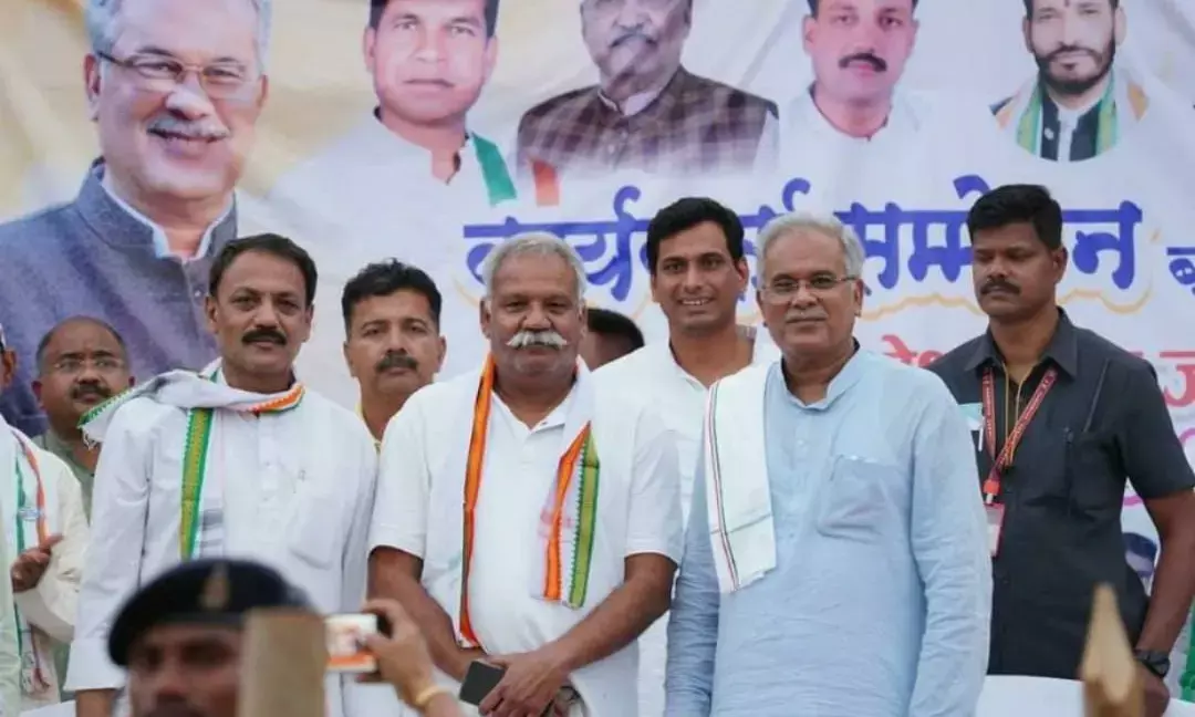 खैरागढ़ भाजपा प्रत्याशी कांग्रेस में!.. मुख्यमंत्री भूपेश बघेल की मौजूदगी में हेमंत शर्मा ने किया कांग्रेस में प्रवेश