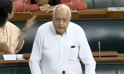 इस वीडियो के कारण फिर ट्रोल हुए शशि थरूर, सोशल मीडिया पर कई मजेदार कमेंट्स आ रहे... देखें वीडियो