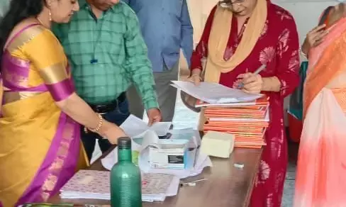 फिर फंसे 6 स्कूल: बच्चों से ज्यादा फीस लेने, कॉपी-किताब और स्कूल ड्रेस के लिए दुकान तय करने पर 6 स्कूल प्रबंधन को नोटिस