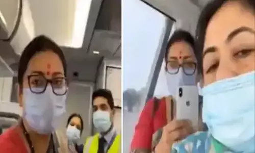 VIDEO: फ्लाइट के अंदर स्मृति इरानी और कांग्रेस नेता की कहासुनी... कांग्रेस नेत्री ने पूछा लिया ये सवाल, देखें फिर क्या हुआ...