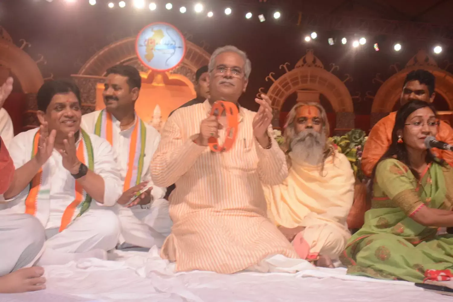 क्या ऐसे थे राम: मानस मंच से सीएम का इशारों में बीजेपी पर हमला, पूछा- आज युद्धक राम और क्रोधित हनुमान के रूप में दिखाया जा रहा है, क्या हमारे भगवान ऐसे थे?