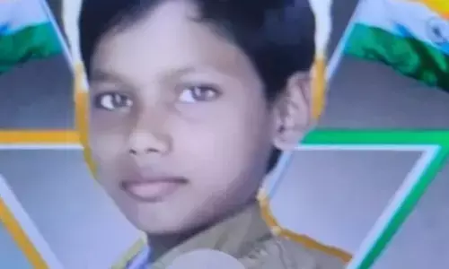 छात्र की मौत: रेत परिवहन कर रहे अनियंत्रित ट्रेक्टर ने 12 वर्षीय छात्र को कुचला, मौके पर मौत