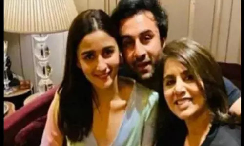 रणबीर-आलिया बने दूल्हा-दुल्हन!... एक-दूजे के बंधन में बंध, मां नीतू कपूर ने उतारी बहू की नजर... देखें