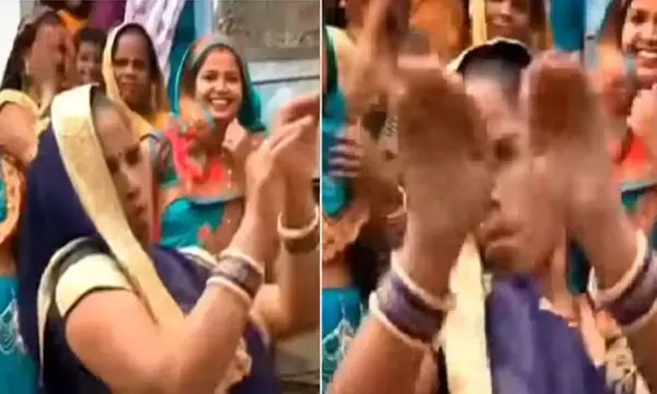 चाची जी ने किया ज़बरदस्त नागिन डांस, कच्चा बादाम गाने में मचाया धमाल... वीडियो देख लोटपोट हो गए लोग चाची जी ने किया ज़बरदस्त नागिन डांस, कच्चा बादाम गाने में मचाया धमाल... वीडियो देख लोटपोट हो गए लोग
