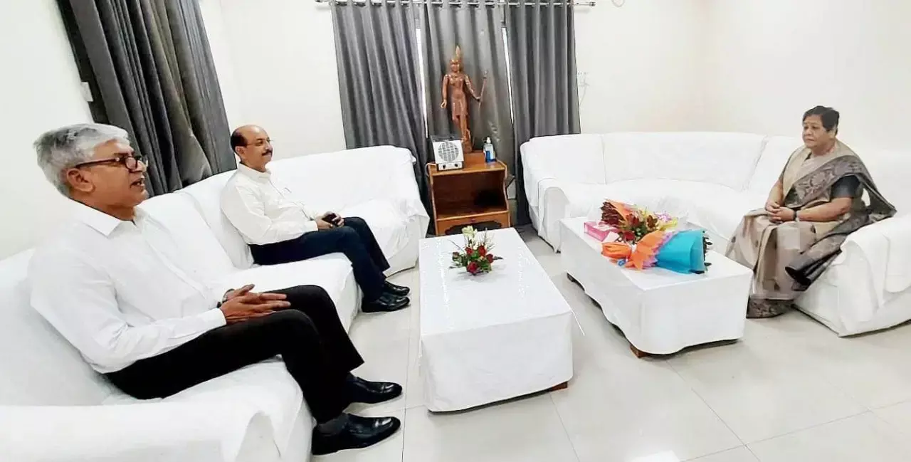 राज्यपाल से एसईसीएल के सीएमडी डॉ0 पीएस मिश्रा ने की मुलाकात, कंपनी की उपलब्धियों से कराया अवगत
