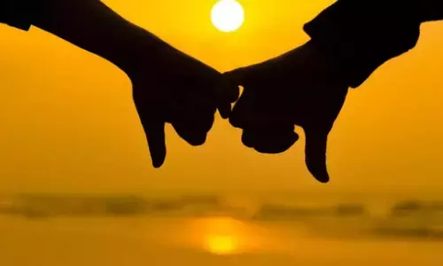 गर्लफ्रेंड से छिपाएं ये बात: अपनी गर्लफ्रेंड से लंबे समय तक रिश्ता बेहतर रखना है तो आजमाएं ये टिप्स