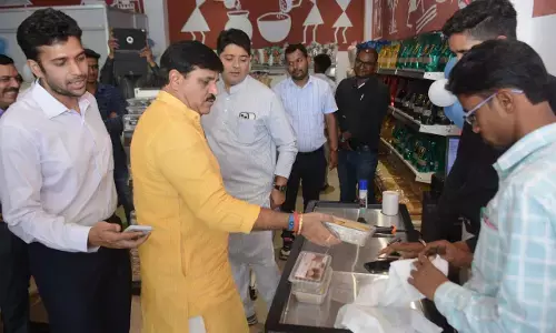 50 हजार के कुकीज!.. राजधानी में खुला पहला सी मार्ट स्टोर, पहले ग्राहक बने मेयर ढेबर और सभापति दुबे