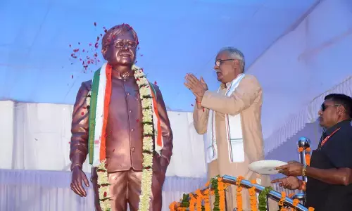 CG सीएम की आंखों में आंसू: बसंत शर्मा की प्रतिमा का अनावरण करने पहुंचे सीएम की आंखों में छलके आंसू, लोग भी हुए भावुक, सीपत रोड का किया नामकरण