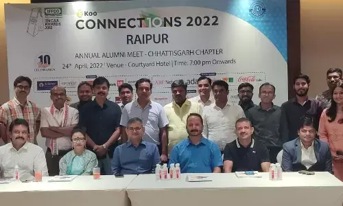 CG इमका कू कनेक्शंस: सिल्वर जुबली एलुम्नाई बैच के प्रो. मोहंती का सम्मान, हर साल आईआईएमसी में छत्तीसगढ़ की एक छात्रा को 25000 की स्कॉलरशिप