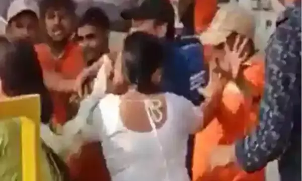 जमकर हुई मारपीट: कर्मचारियों ने पेट्रोल पंप पर महिलाओं को झाड़ू से पीटा, वीडियो ने मचाई सनसनी