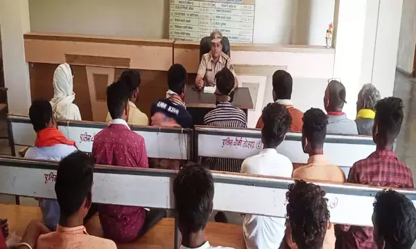 SP संतोष सिंह द्वारा चलाये जा रहे अभियान निजात को मिल रहा भरपूर समर्थन... तीसरे चरण में नशे के आदी लोगों की काउन्सिलिंग कर उन्हें नशे से निजात दिलाने का कार्य हुआ शुरू