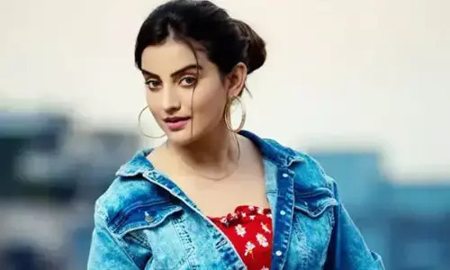 एक्ट्रेस अक्षरा सिंह के पिता ने की खुलेआम पिटाई, हाथों से मारते हुए आए नजर...VIDEO हुआ वायरल...
