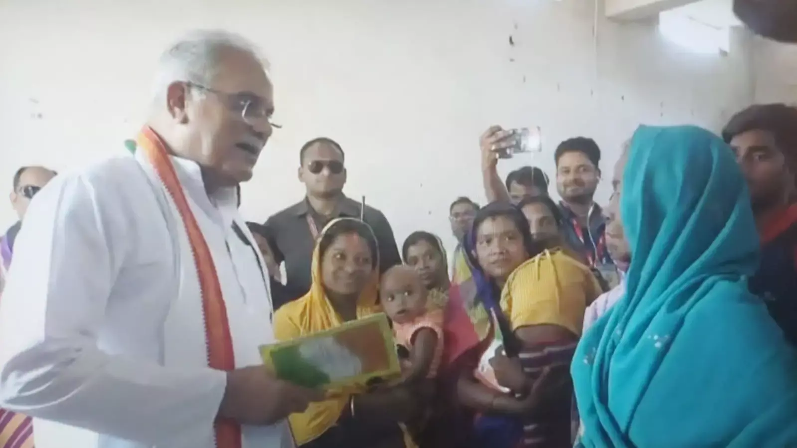 ब्रेकिंग सीएमओ सस्पेंड: गरीबी रेखा में नाम कटने की शिकायत पर सीएम ने सीएमओ को सस्पेंड करने के निर्देश दिए