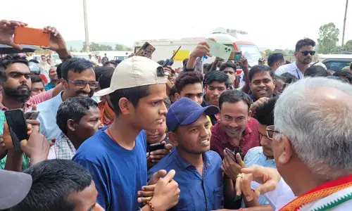 CG सुरक्षा घेरा तोड़कर लोगों से मिलने पहुंचे सीएम: युवाओं से पूछा- कोई तो शिकायत तो नहीं, यहां पढ़ें क्या जवाब आया