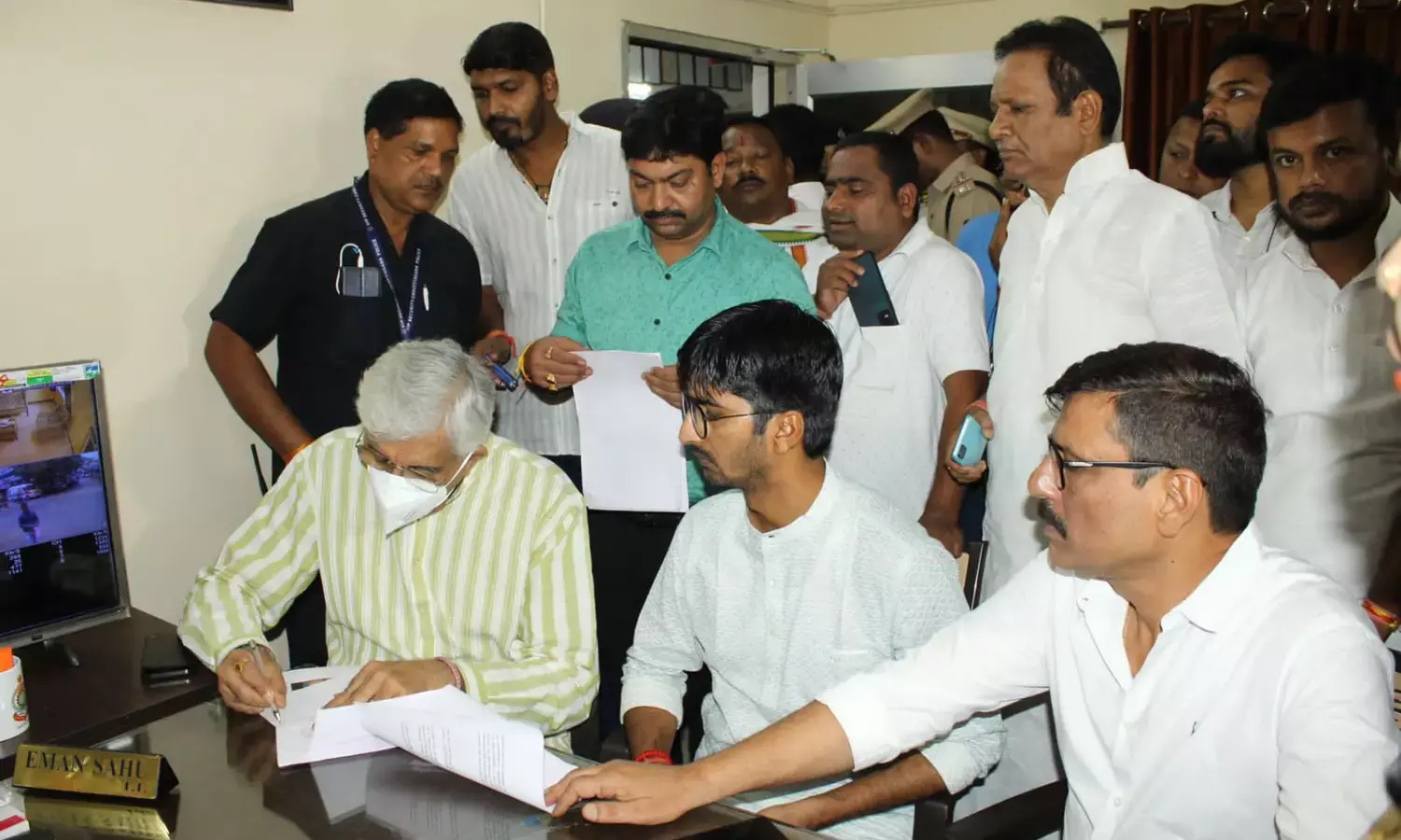 मंत्री सिंहदेव पहुंचे थाना: राहुल के खिलाफ विवादित ट्वीट करने वाले BJP नेताओं के खिलाफ दर्ज कराई शिकायत