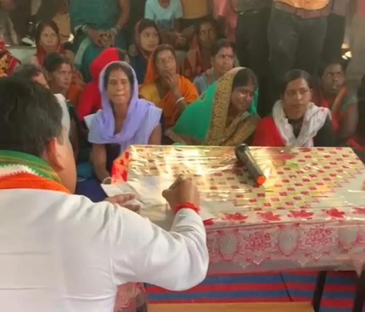 बच्चे को ब्रेन ट्यूमर: चौपाल में मां ने दुखड़ा सुनाया, मंत्री ने फटे-चिथड़े कागज पर आवेदन लिखा और सीएम ने इलाज के लिए 4 लाख रुपए स्वीकृत कर दिया