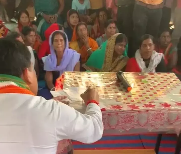 बच्चे को ब्रेन ट्यूमर: चौपाल में मां ने दुखड़ा सुनाया, मंत्री ने फटे-चिथड़े कागज पर आवेदन लिखा और सीएम ने इलाज के लिए 4 लाख रुपए स्वीकृत कर दिया