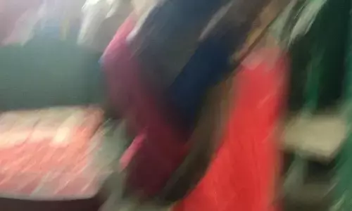 CG ब्रेकिंग-पति पत्नी व बच्चे सहित चार की लाश मिली: रायपुर के रहने वाले एक ही परिवार के चार लोगों की लॉज में लाश मिली...बच्चों का कत्ल कर आत्महत्या की आशंका....