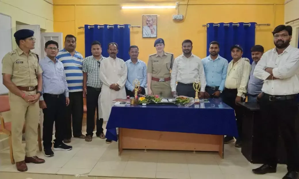 नए जिले के शीर्षस्थ अफसरों का पत्रकारों ने किया स्वागत, विकास के मुद्दों पर हुई चर्चा