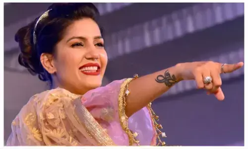 सपना चौधरी का नया गाना सोशल मीडिया में मचा रहा बवाल,  लव यू गोरी रे पर जमकर डांस करती आई नजर...