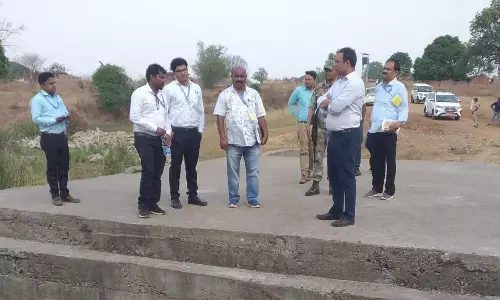 एक्शन में कलेक्टर: CM के लौटते ही कलेक्टर की टीम उतरी सड़क पर
