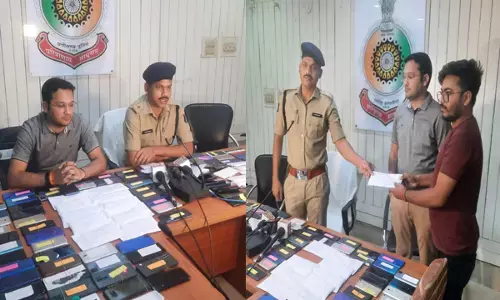 मोबाइल गुम होने के बाद टूट चुकी थी उम्मीद, पुलिस ने 26 लाख के 122 मोबाइल को ढूंढ निकाला.... मोबाइल वापस पाकर चेहरे पर लौटी खुशी, बोले- SSP सर थैंक्यू....