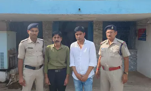 CG 5 साल बाद शिकंजे में ठग: 50 लोगों से डेढ़ करोड़ की धोखाधड़ी कर 5 साल से गायब पिता-पुत्र को दुर्ग पुलिस ने पुणे में पकड़ा, काम आई यह तरकीब...