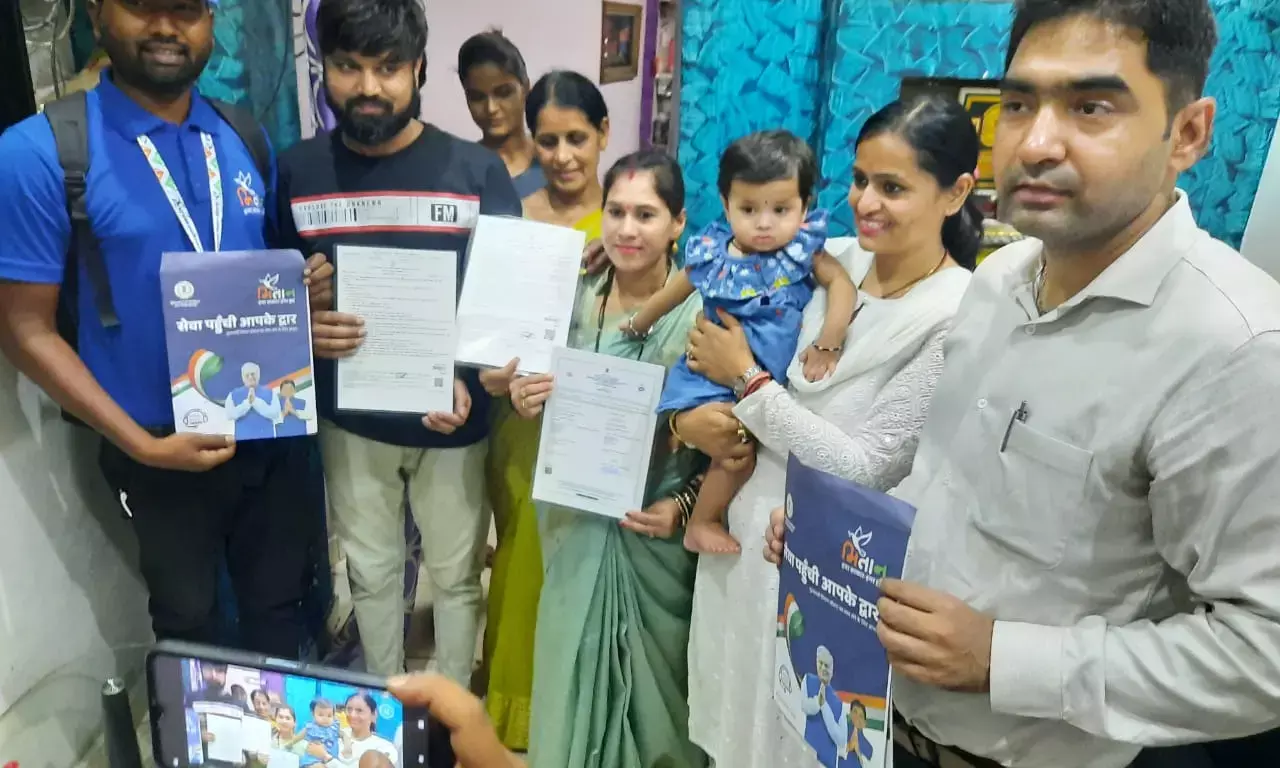 जब कलेक्टर पहुंची मितान बनकर, आश्चर्य मिश्रित खुशी से सराबोर हुआ श्रीवास परिवार...