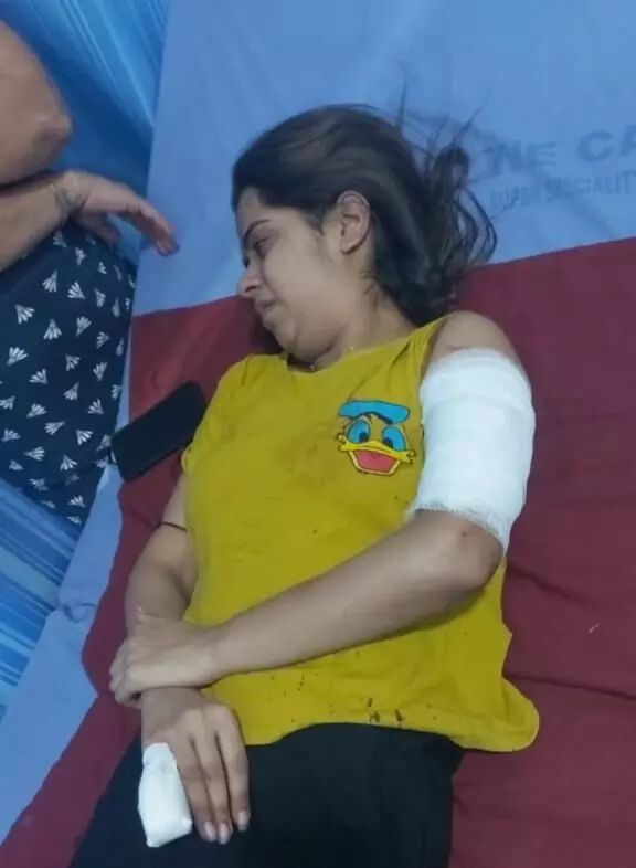 कट्टे से फायर कर लूट: डिनर के लिए जा रही दो युवतियां लूट का शिकार, गोली चलने से एक युवती घायल... कट्टे से फायर कर लूट: डिनर के लिए जा रही दो युवतियां लूट का शिकार, गोली चलने से एक युवती घायल...