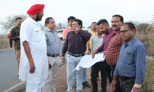 छत्तीसगढ़ गृह निर्माण मण्डल के अध्यक्ष कुलदीप सिंग जुनेजा व आयुक्त धर्मेश कुमार साहू का मण्डल की योजनाओं को गति देने सघन दौरा