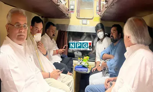 ट्रेन में सीएम भूपेशः चिंतन शिविर में हिस्सा लेने राहुल गांधी समेत सीनियर नेताओं के साथ मुख्यमंत्री ट्रेन से दिल्ली से जयपुर हुए रवाना