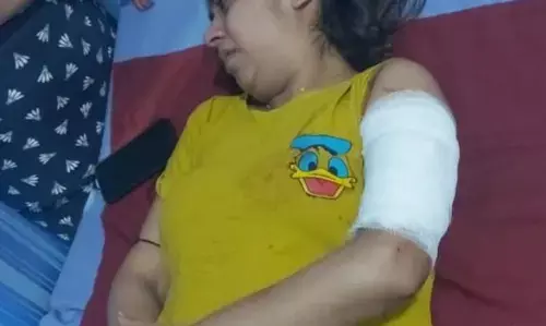 कट्टे से फायर कर लूट: डिनर के लिए जा रही दो युवतियां लूट का शिकार, गोली चलने से एक युवती घायल...