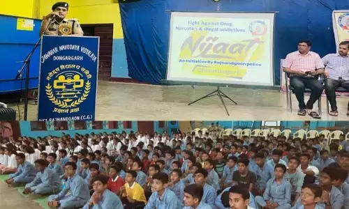 डोंगरगढ में नशे के विरूद्ध चलाये जा रहे निजात अभियान का आयोजन... शिक्षक और विद्यार्थी हुए शामिल