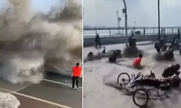 VIDEO: समुद्री की तेज लहरों के चपेटे में आये लोग, सेल्फी ले रहा थे अचानक आ गई तेज लहर... जमीन में हो गए धराशायी