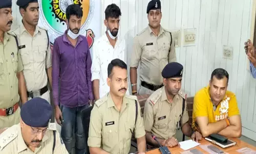 कट्टे से फायर कर लूट: दो आरोपी को पुलिस ने किया गिरफ्तार, कॉफी लेकर घर लौट रही दो युवतियों से की थी लूट...कट्टा, एक्टिव और नगदी जब्त....