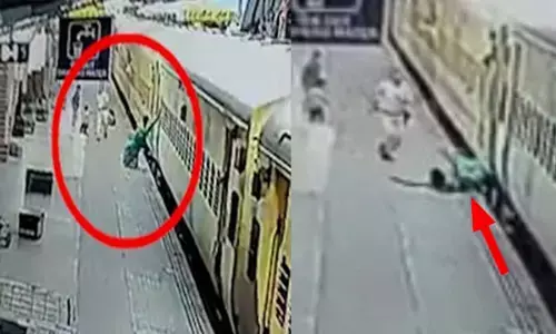 चलती ट्रेन से मां ने बच्चों को फेंका, फिर खुद भी लगाई छलांग... जानिए फिर क्या हुआ