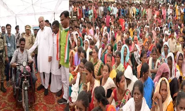 कोण्टा में मुख्यमंत्री से भेंट मुलाकात ग्रामीणों के लिए लाई सौगात...12 गांवों के 291 ग्रामीणों को मिला मुख्यमंत्री के हाथों वन अधिकार मान्यता प्रमाण पत्र