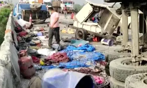 भीषण सड़क हादसा: सड़क किनारे सो रहे मजदूरों पर चढ़ा तेज रफ्तार ट्रक, 14 कुचले गए, 3 की मौत