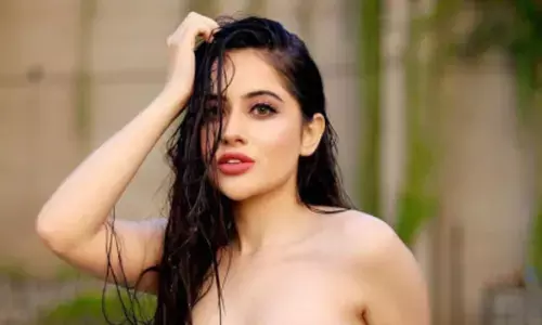 उर्फी जावेद की इस ड्रेस ने मचाया तहलका, फैंस हुए हैरान... बोले- किसी को तो छोड़...