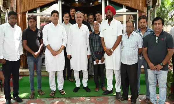 मुख्यमंत्री ने व्यापारियों को दी एक और बड़ी सौगात: मालिकाना हक देने के फैसले के बाद अब किया विकास और निर्माण शुल्क भी माफ...