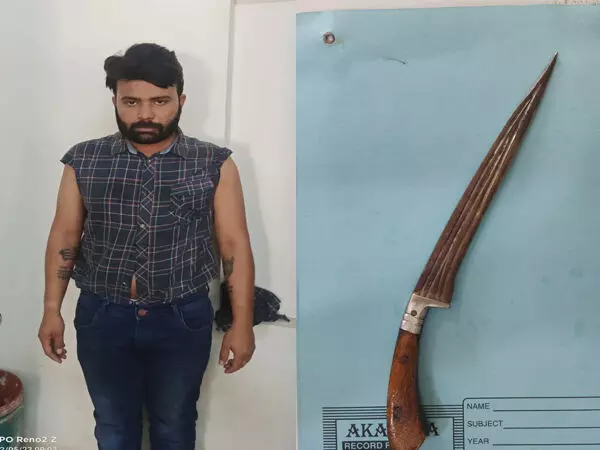 कॉन्स्टेबल पर चाकू से हमला: ड्यूटी पर निकले आरक्षक को आरोपी ने चाकू घोपा, आरोपी गिरफ्तार... कॉन्स्टेबल पर चाकू से हमला: ड्यूटी पर निकले आरक्षक को आरोपी ने चाकू घोपा, आरोपी गिरफ्तार...