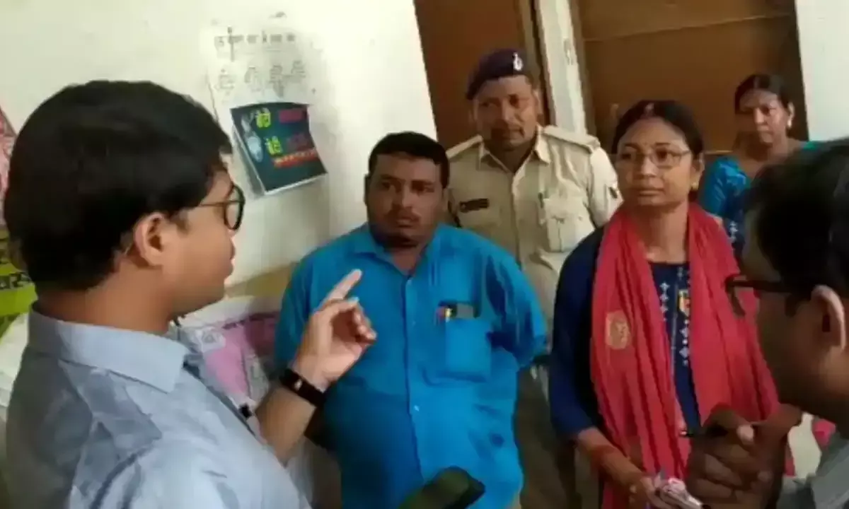 VIDEO- थप्पड़बाज SDM: महिला की जगह पति काम कर रहा था दफ्तर में, देखकर आग बबूला हुए एसडीएम, दनादन बरसाए थप्पड़...