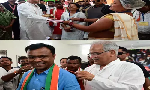 महिलाओं ने अपने बीच मुख्यमंत्री को पाकर माँग लिया आटोग्राफ, मुख्यमंत्री ने डेनेक्स की एक आकर्षक शर्ट सांसद को दी गिफ्ट...