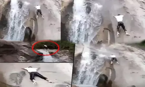 भयानक वीडियो: स्टंट मार रहे शख्स को पड़ा भारी, झरने से गिरा नीचे... देखकर उड़ जाएगे आपके होश