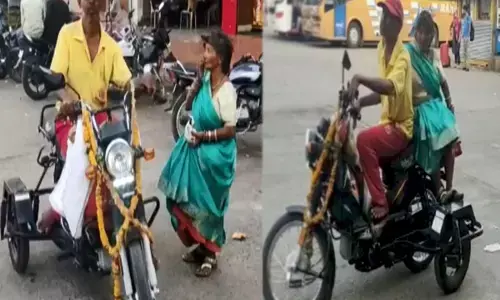 Beggar Buys Moped: भिखारी का पत्नी के साथ ऐसा प्यार...पाई-पाई जोड़कर पत्नी को दिया तोहफे में 90 हजार का मोपेड