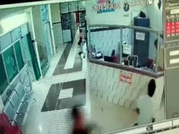 डॉक्टर मारपीट देखें exclusive वीडियो: कलेक्टर और संसदीय सचिव के साथ गए लोगों ने डॉक्टरों से की मारपीट, दो डॉक्टर का आधी रात इस्तीफा; जांच टीम बनी... डॉक्टर मारपीट देखें exclusive वीडियो: कलेक्टर और संसदीय सचिव के साथ गए लोगों ने डॉक्टरों से की मारपीट, दो डॉक्टर का आधी रात इस्तीफा; जांच टीम बनी...