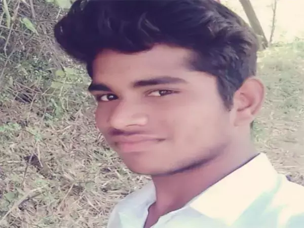 मामा ने भांजे को चाकू से गोदकर मार डाला: बहन भाई में हुआ था विवाद, बीच बचाव करने आये भांजे को मामा ने उतार दिया मौत के घाट...